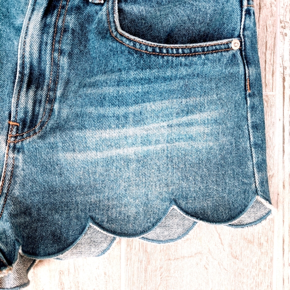 H&M Scalloped Edge Denim Shorts 8 - Picture 2 of 7